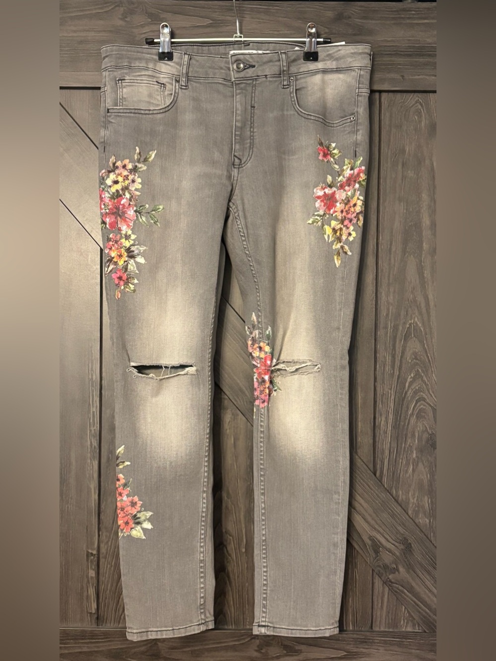 Zara Grey skinny jeans with floral and distressing details, NWOT, sz 10